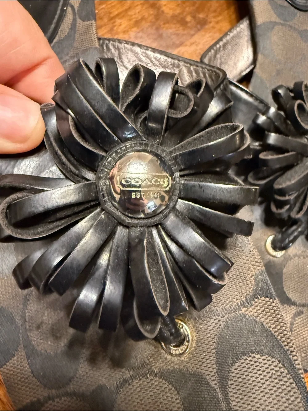 Coach Womens 8.5 M Suki Fringe Flower Sandals A8123 Skye Patent Black/Chesnut - Picture 9 of 9
